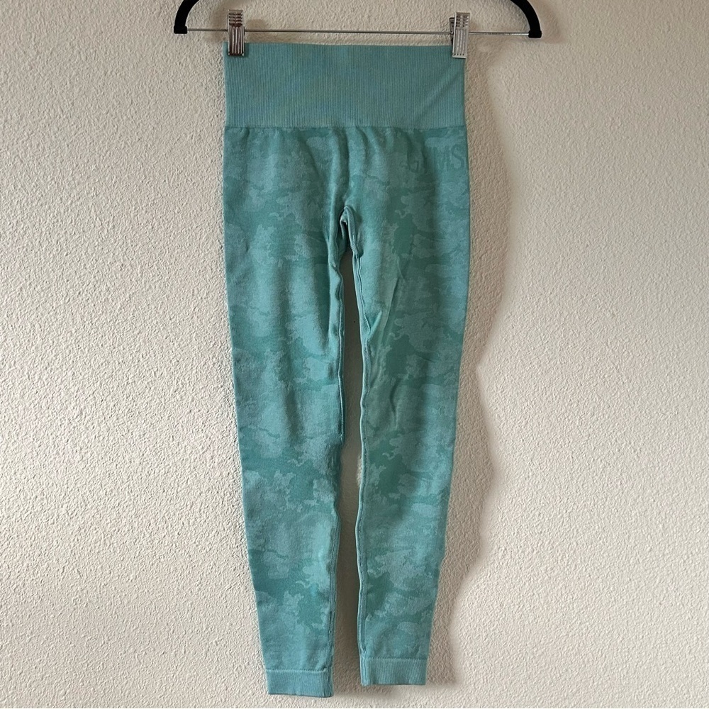 GymShark Camouflage Cinched Back Light turquoise Leggings Women Sz XSmall
